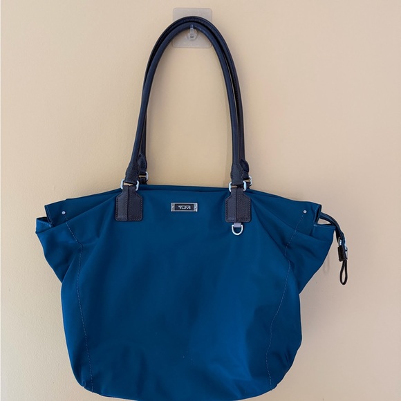 Tumi Quintessential Teal Tote Bag, 100% Nylon - Picture 2 of 9